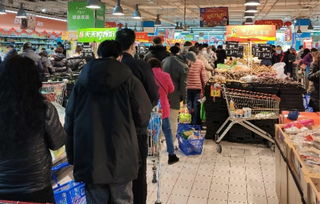 春節(jié)消費熱潮 上海超商生鮮銷售大增，食品供應充足